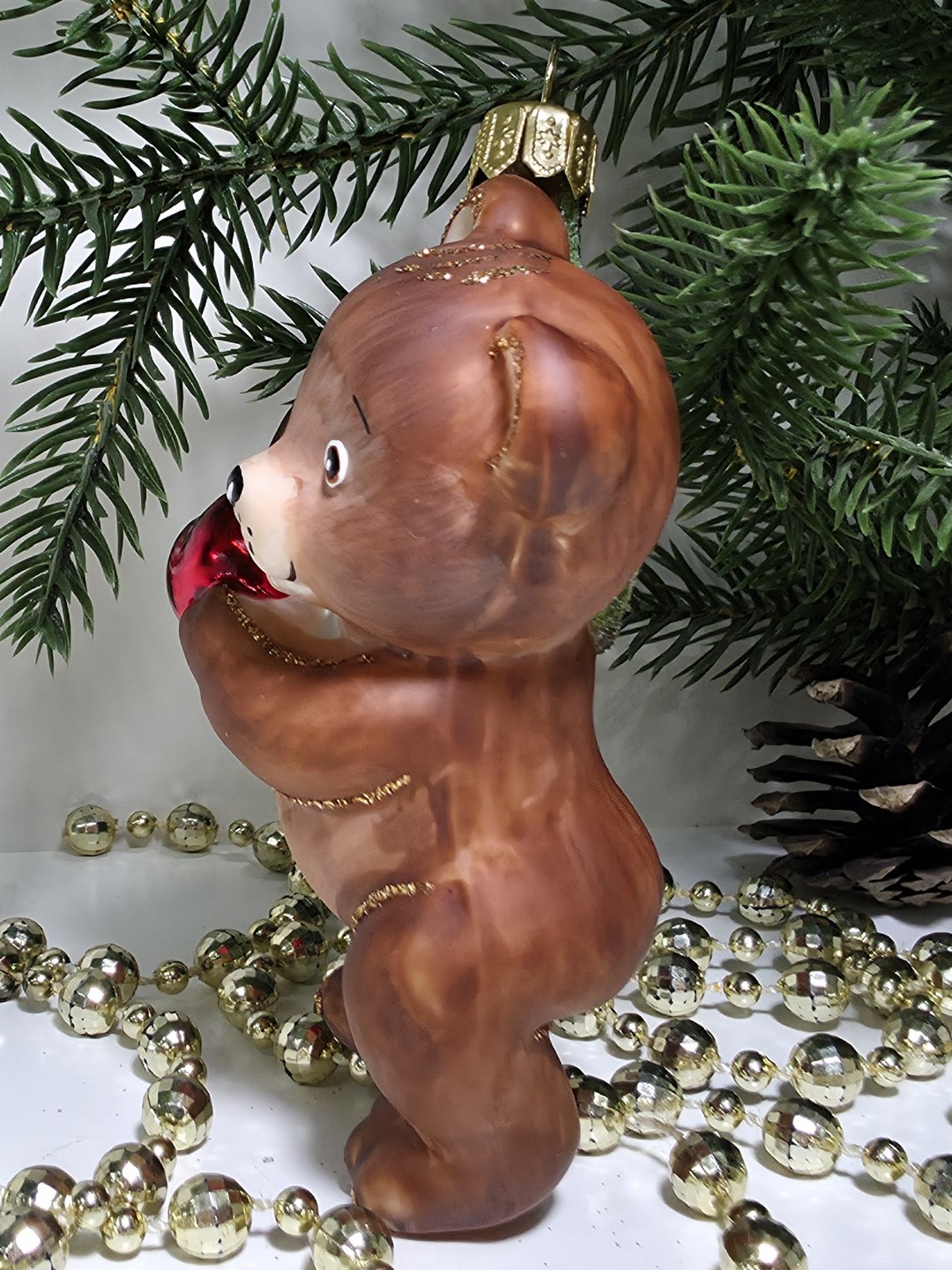 фото Стеклянная елочная игрушка Мишка с вишенками