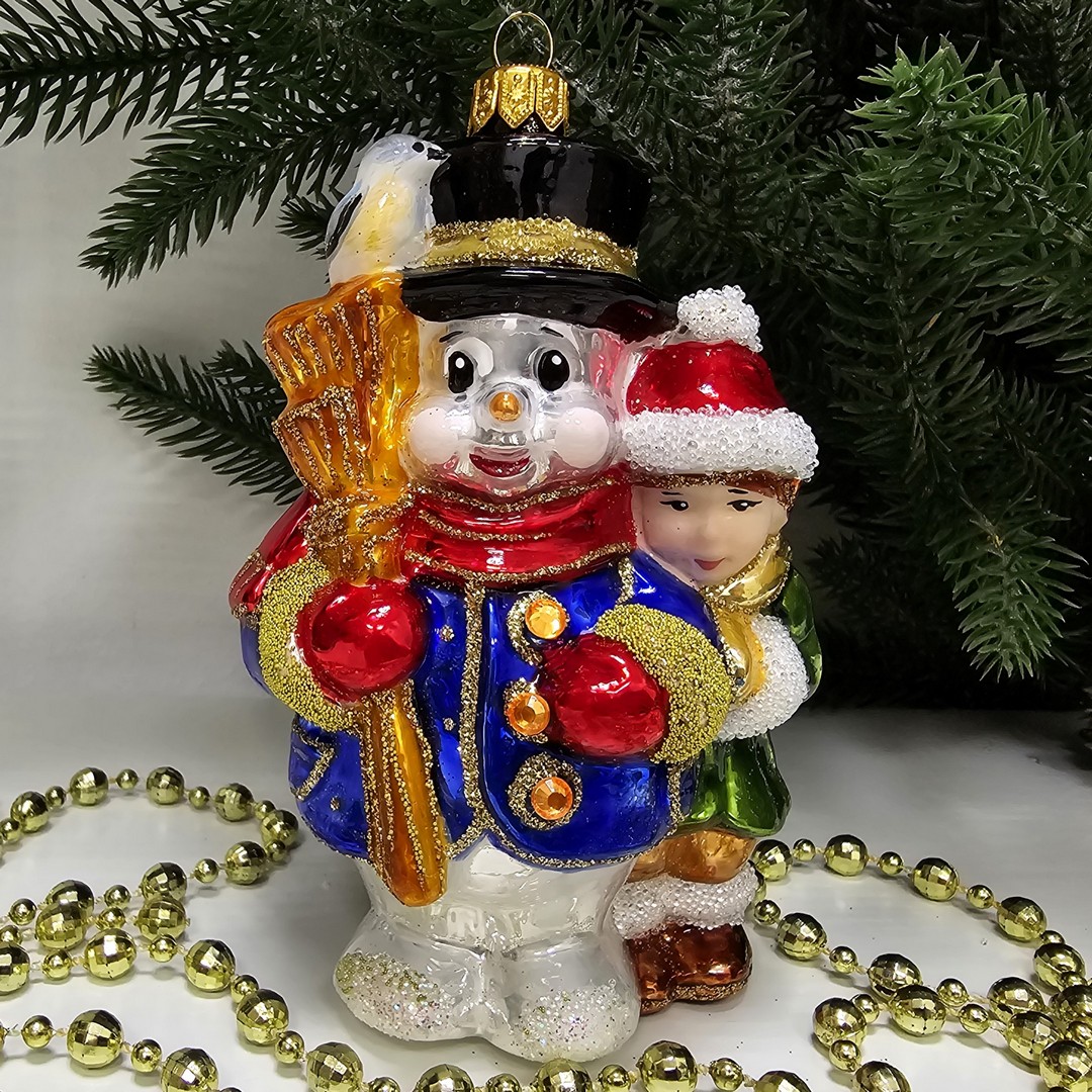 фото Стеклянная елочная игрушка Снеговик с девочкой
