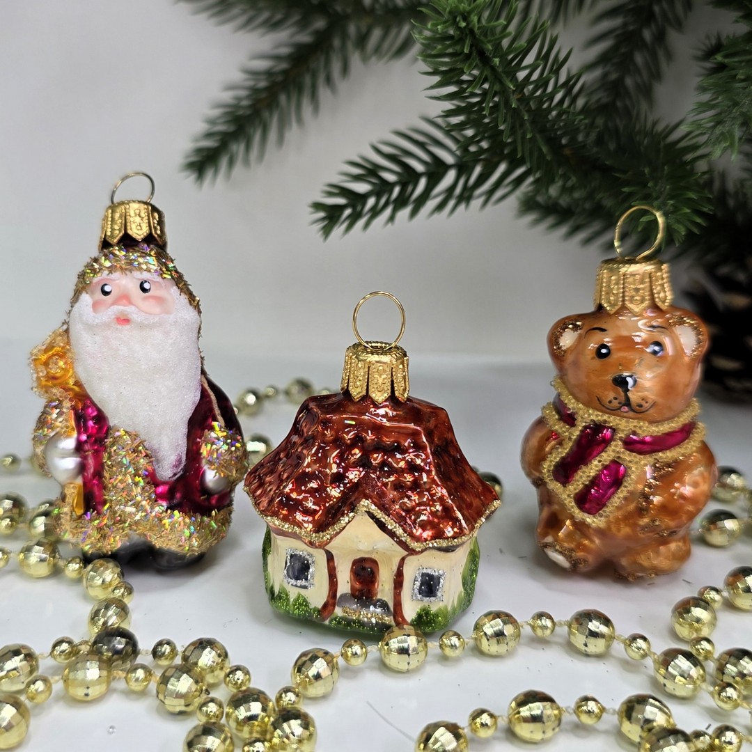 фото Набор стеклянных ёлочных игрушек Irena-Co Дед Мороз, домик и мишка