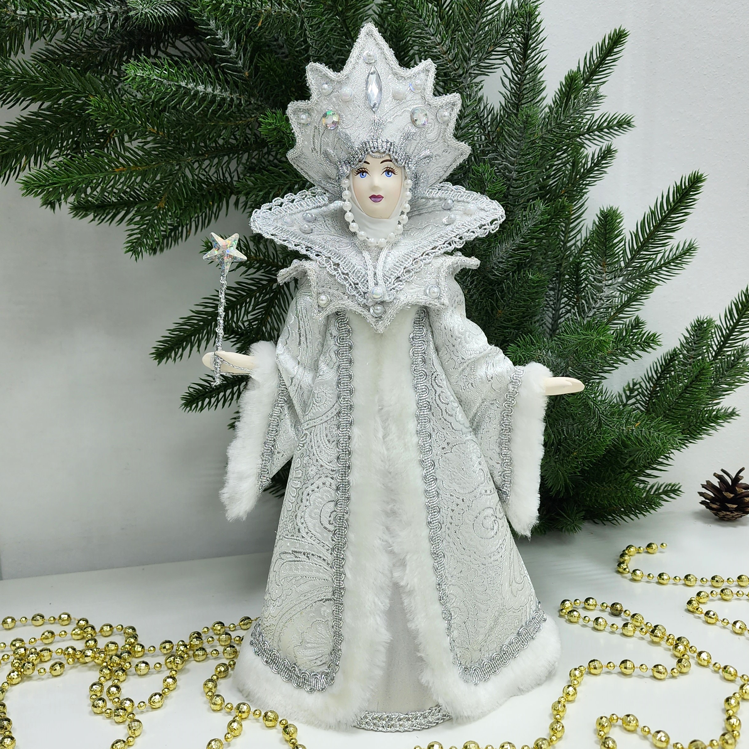 фото Кукла Снежная королева под елку 31 см