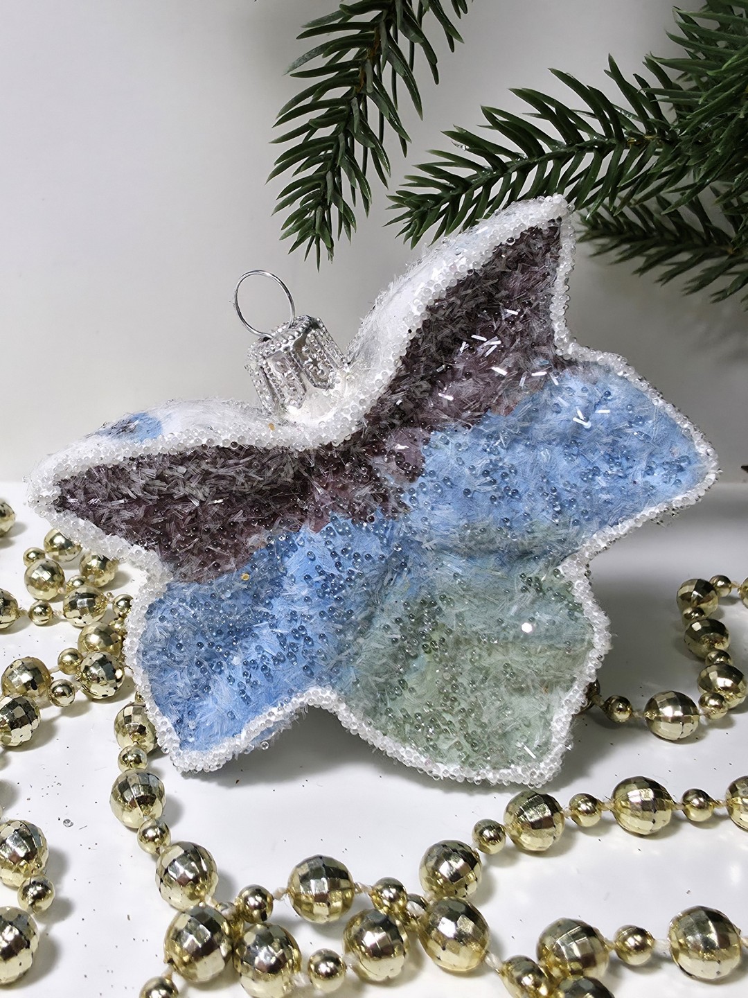 фото Стеклянная елочная игрушка Кленовый листок