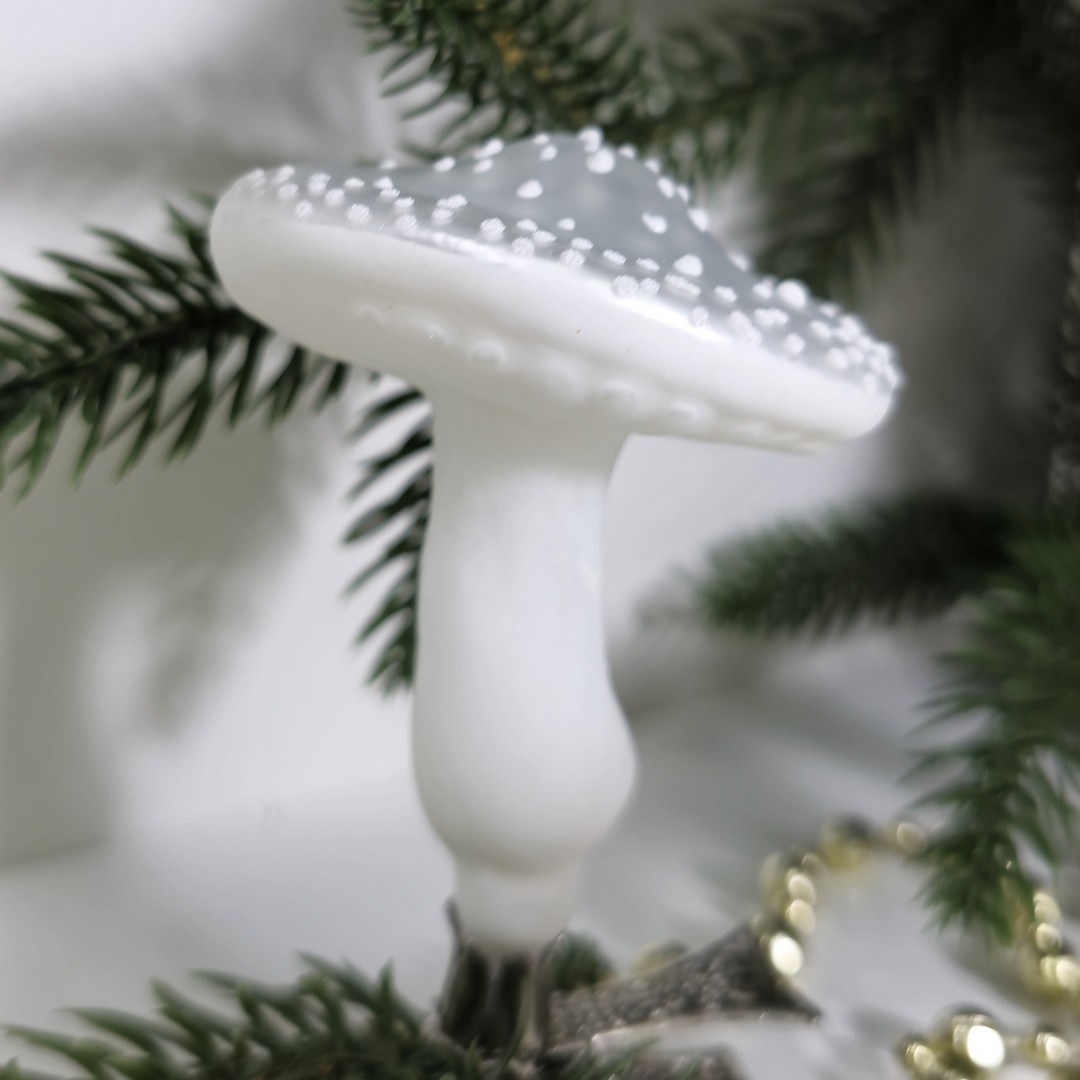 фото Стеклянная елочная игрушка Грибочек