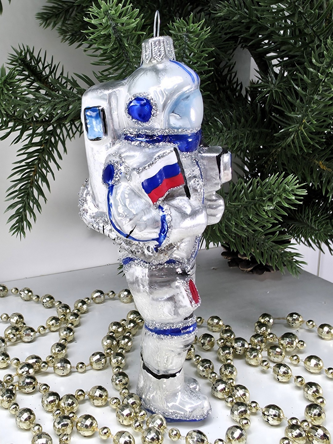 фото Стеклянная елочная игрушка Космонавт