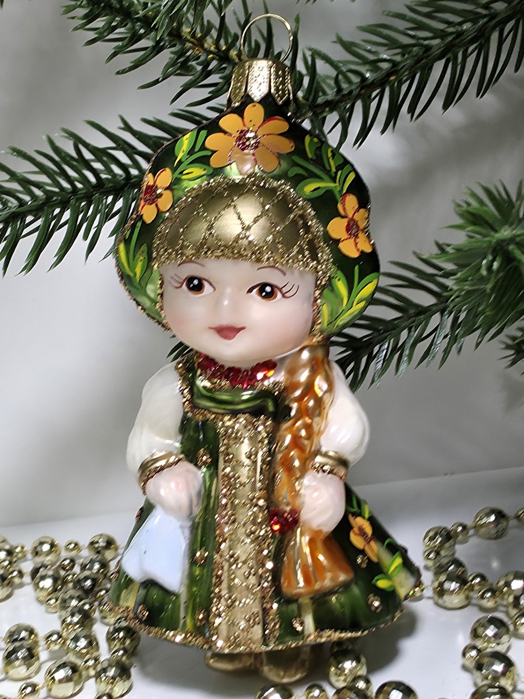 фото Стеклянная елочная игрушка Девочка в сарафане