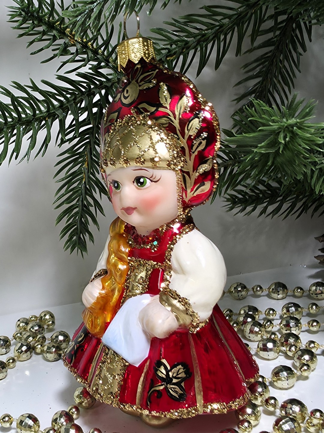 фото Стеклянная елочная игрушка Девочка в сарафане