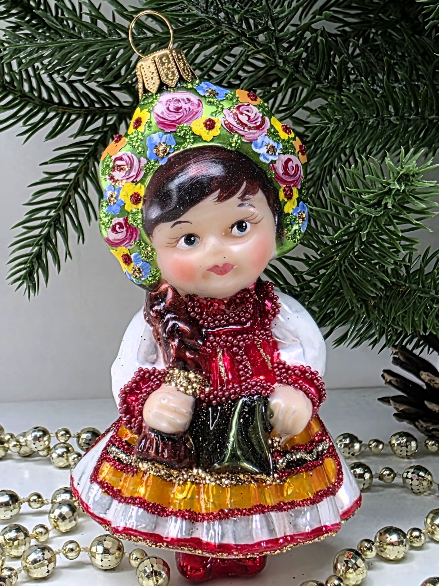 фото Стеклянная ёлочная игрушка Девочка в веночке