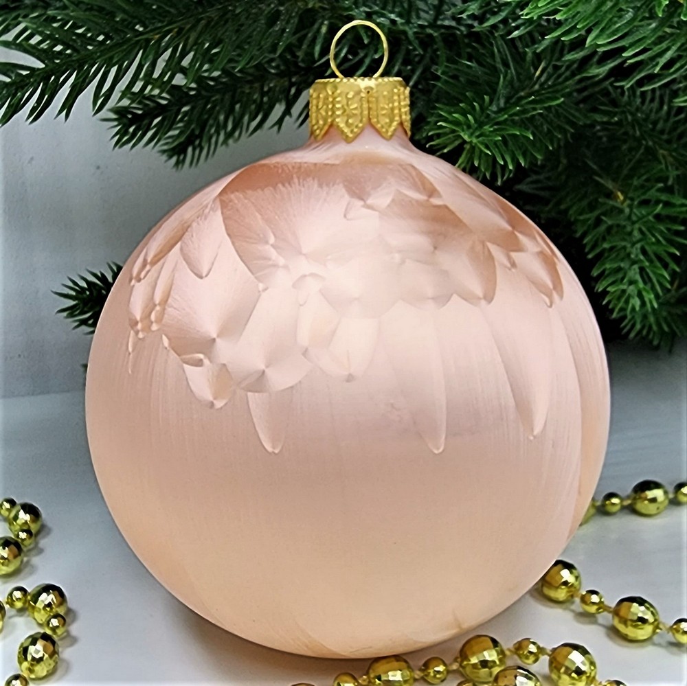 фото Стеклянный шар 80 мм Морозко бежево-розовый