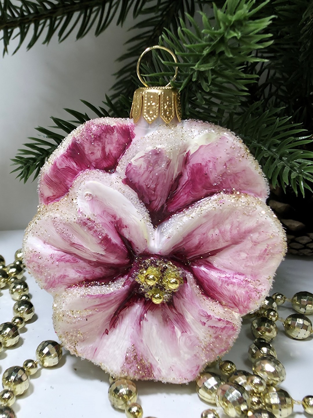 фото Стеклянная елочная игрушка Фиалка