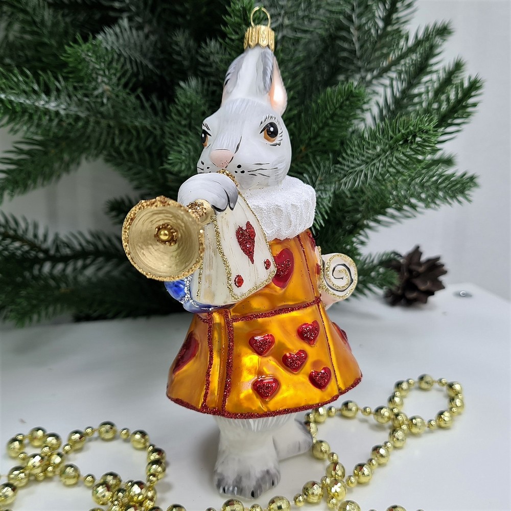 фото Стеклянная елочная игрушка Белый кролик с горном