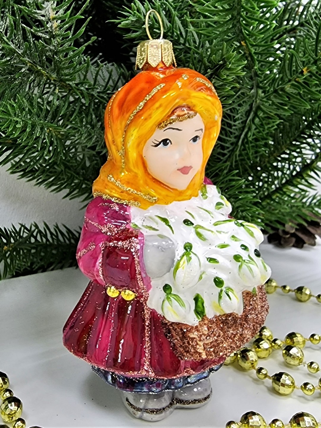 фото Стеклянная елочная игрушка Девочка с подснежниками-3