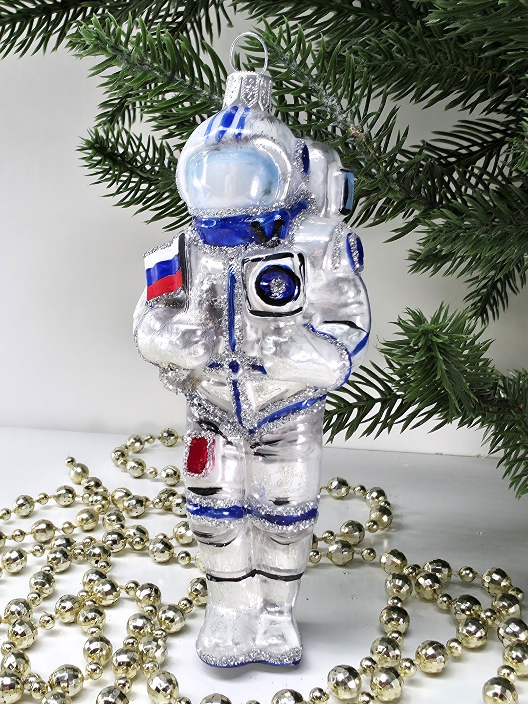 фото Стеклянная елочная игрушка Космонавт
