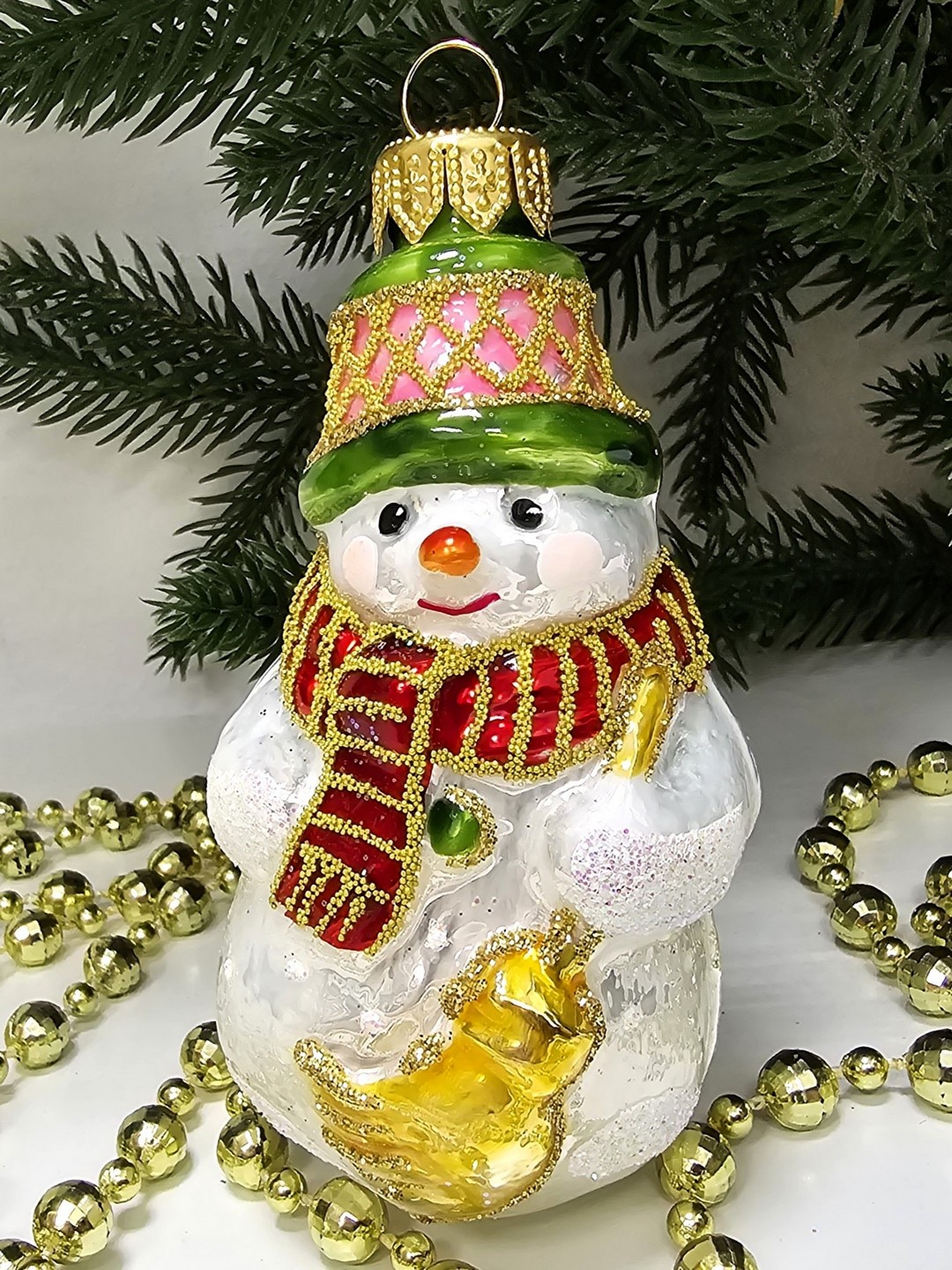 фото Стеклянная елочная игрушка Снеговик в шляпке