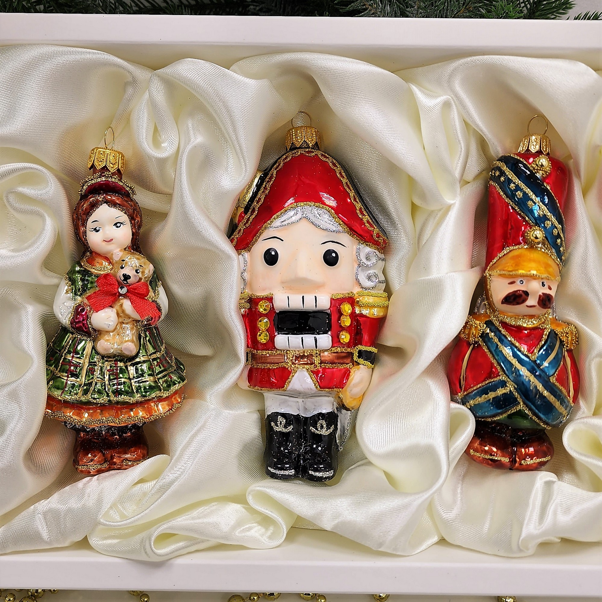 фото Набор ёлочных игрушек Щелкунчик, солдат и девочка красный