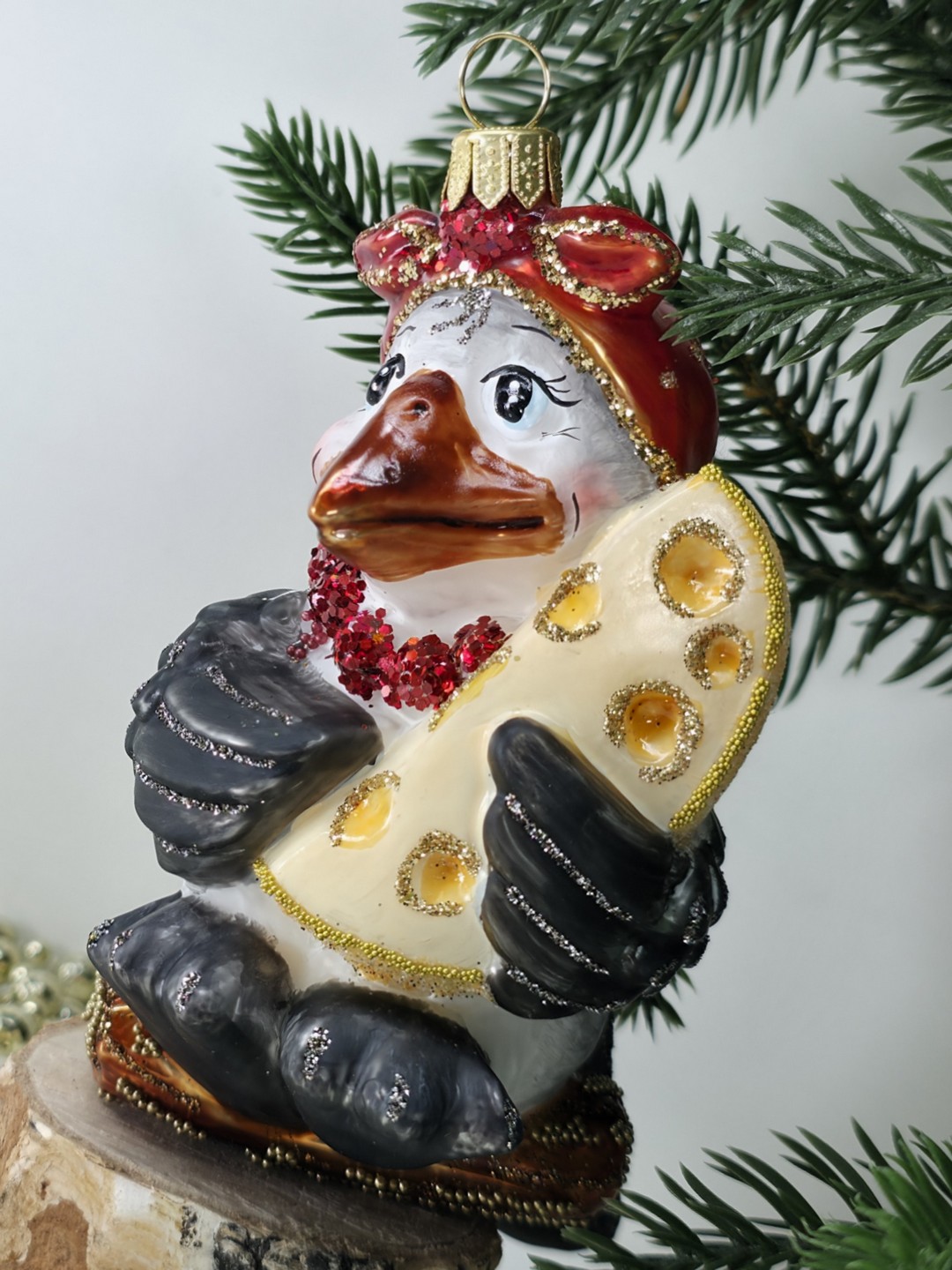 фото Стеклянная елочная игрушка Сорока с сыром