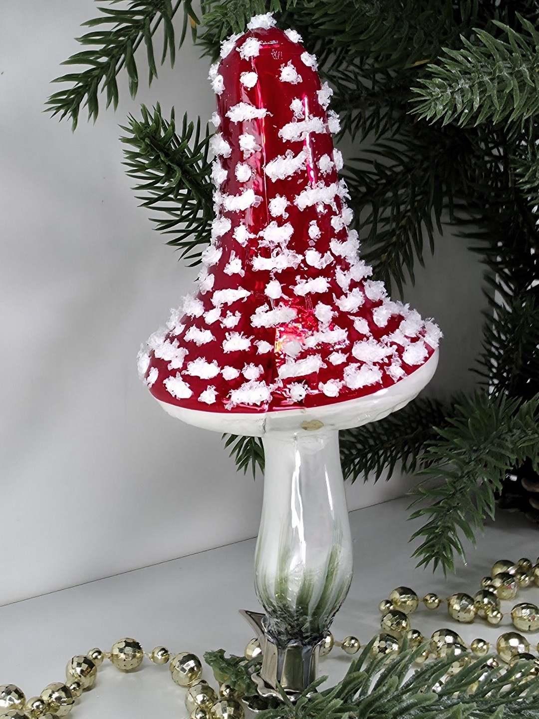 фото Стеклянная елочная игрушка Гриб мухомор на прищепке