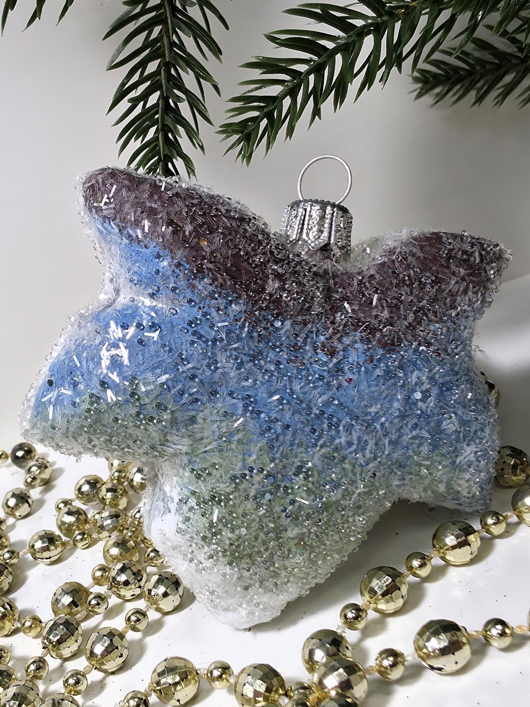 фото Стеклянная елочная игрушка Кленовый листок