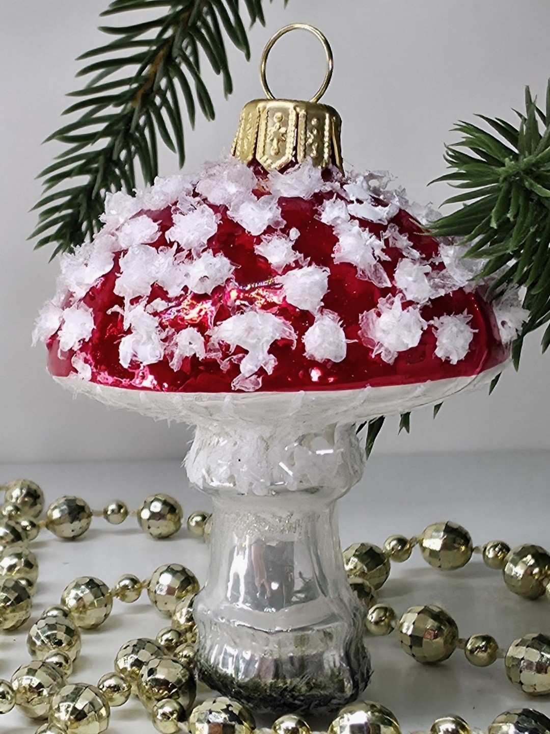 фото Стеклянная елочная игрушка Мухомор