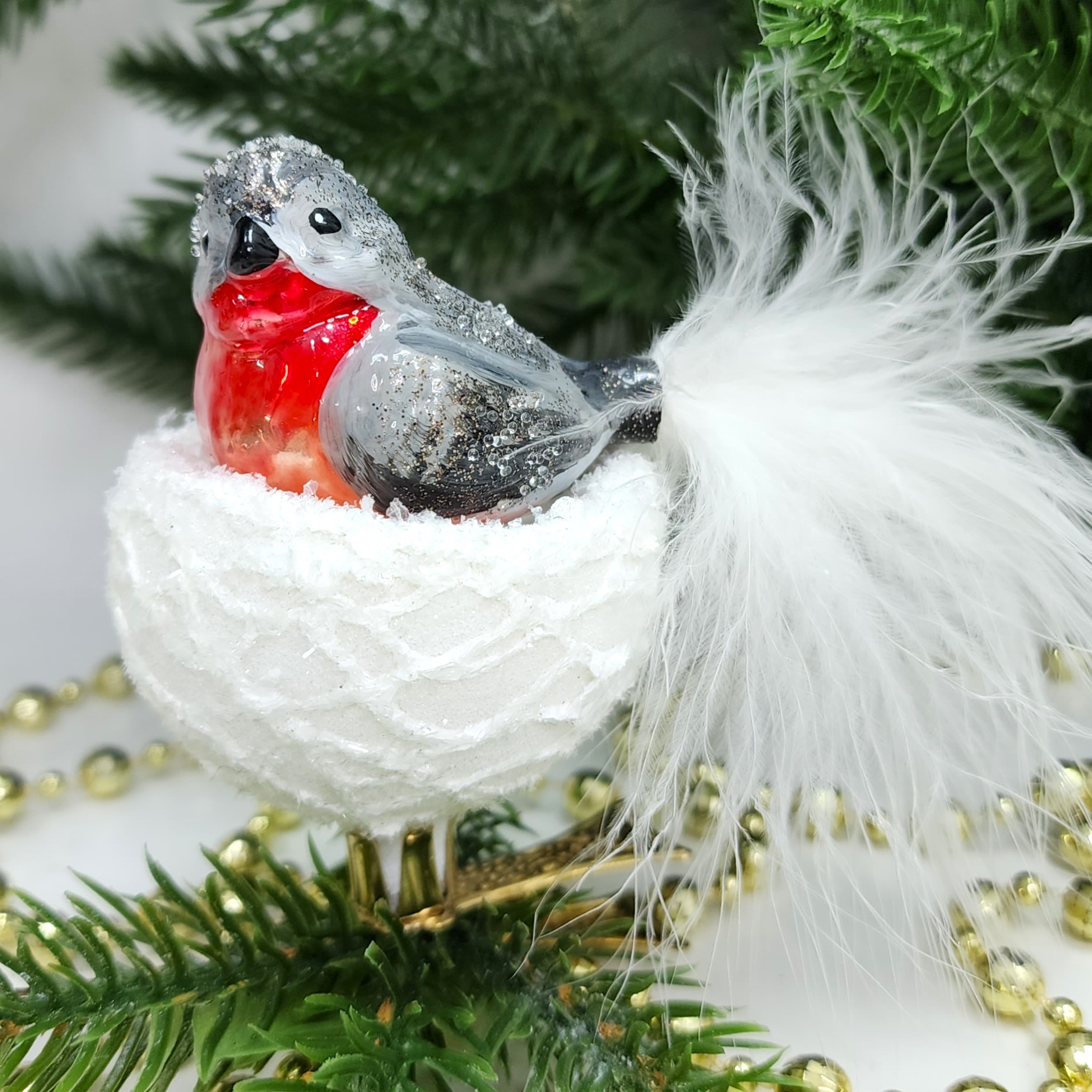 фото Стеклянная елочная игрушка Снегирь в гнезде на прищепке