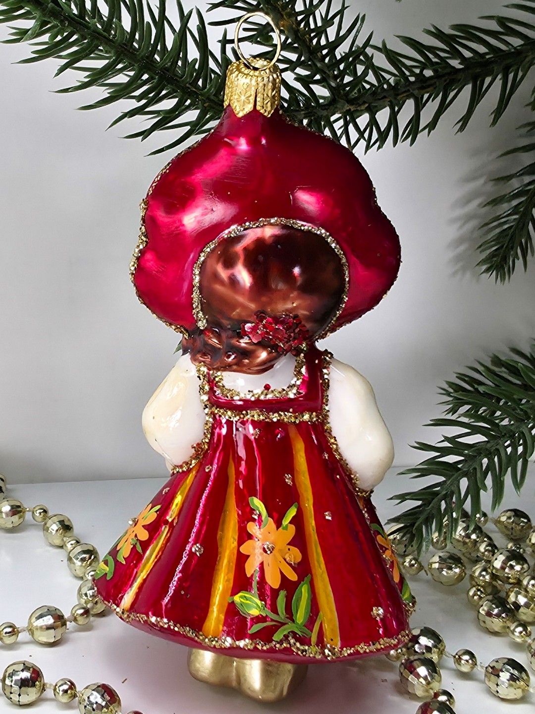 фото Стеклянная елочная игрушка Девочка в сарафане
