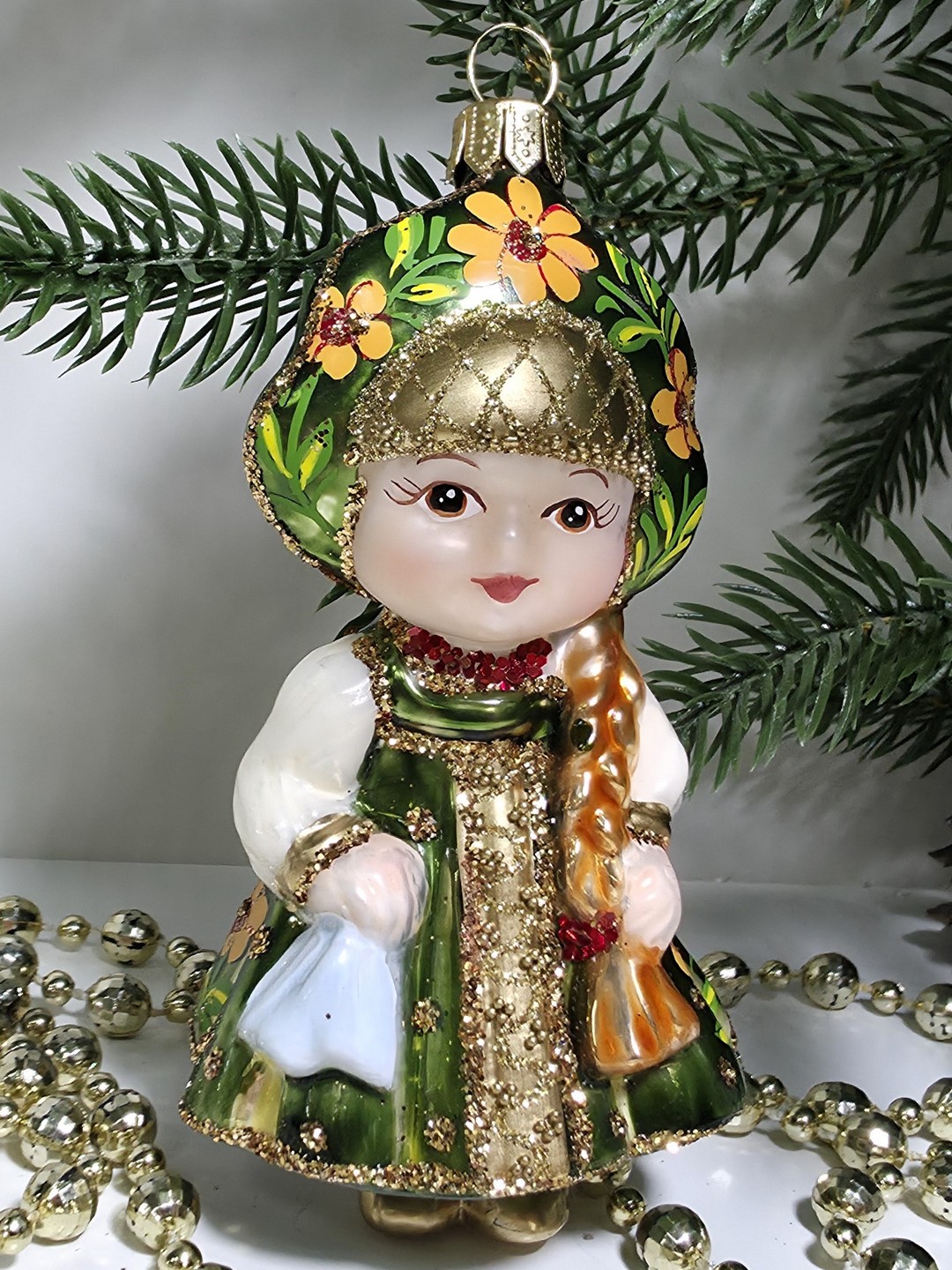 фото Стеклянная елочная игрушка Девочка в сарафане