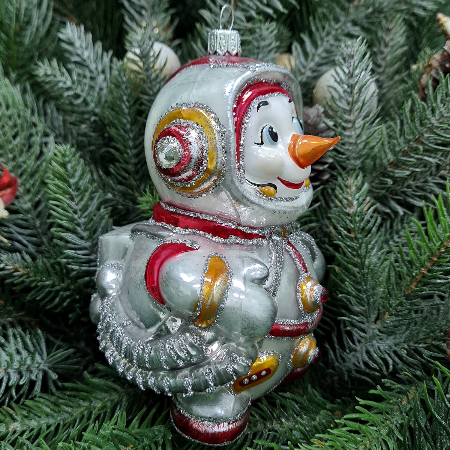 фото Стеклянная елочная игрушка Снеговик космонавт красный