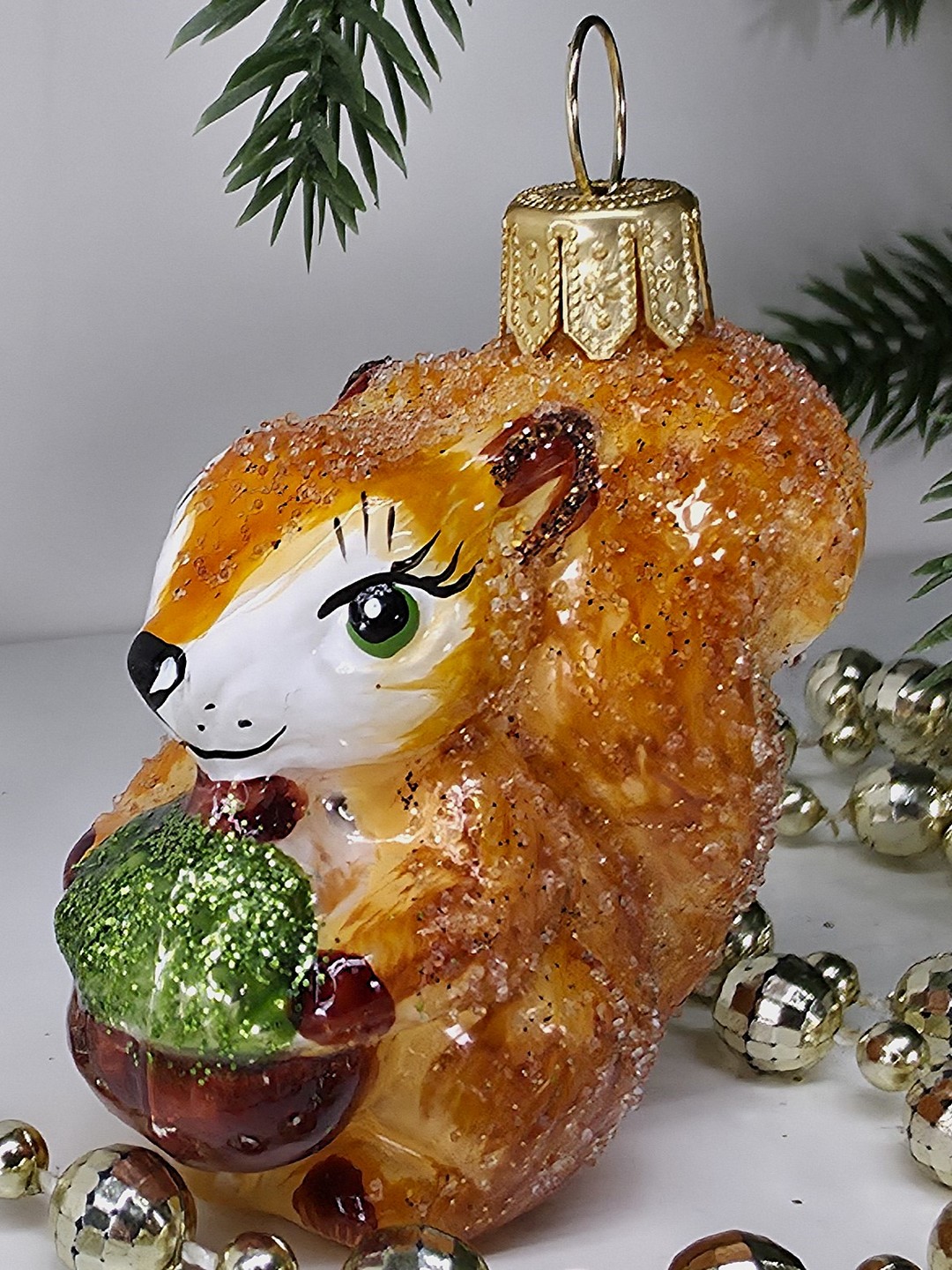 фото Стеклянная елочная игрушка Белочка с орешком сахар