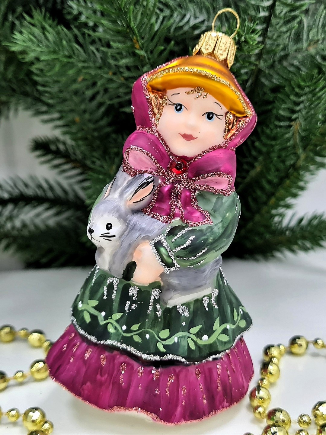 фото Стеклянная елочная игрушка Девочка с кроликом