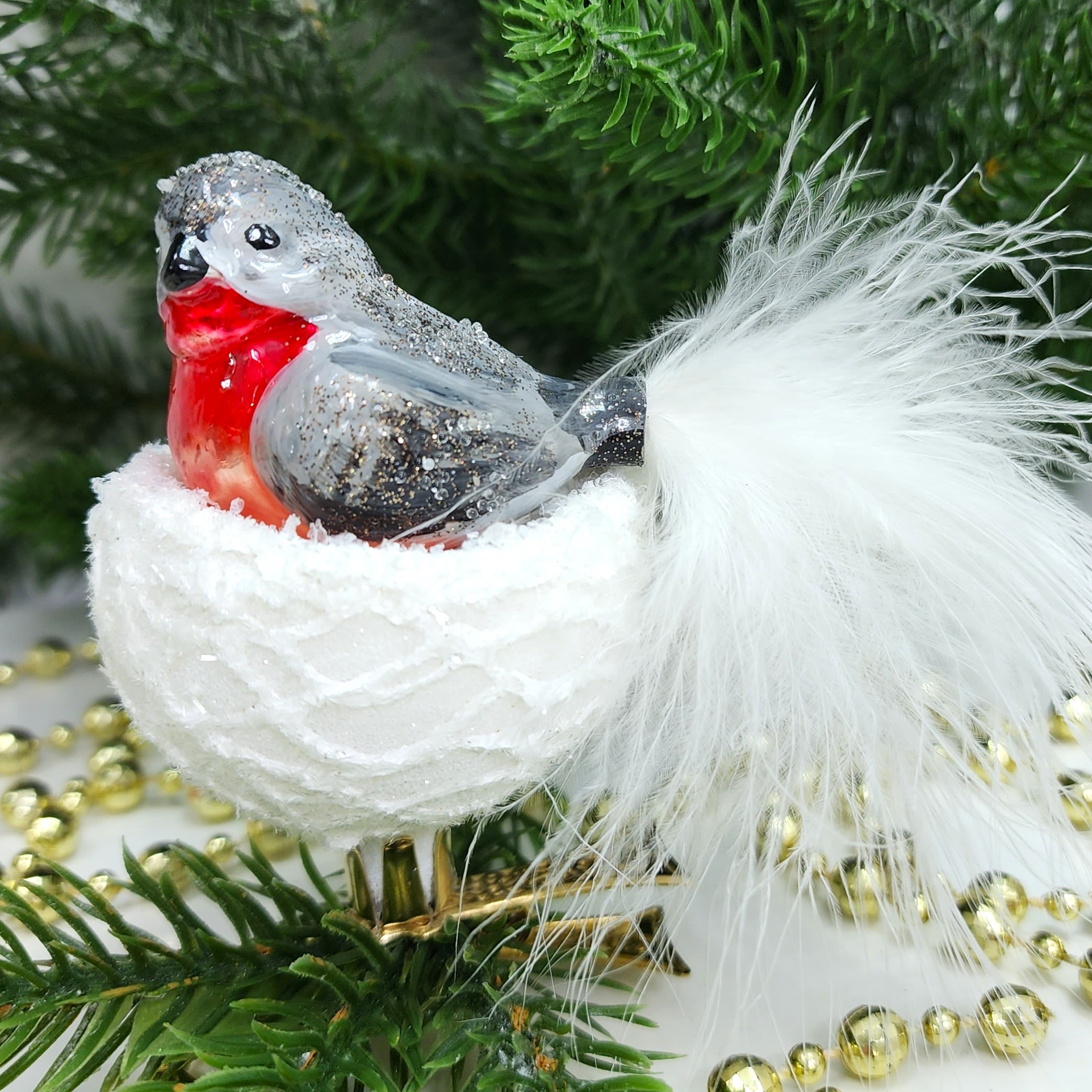 фото Стеклянная елочная игрушка Снегирь в гнезде на прищепке