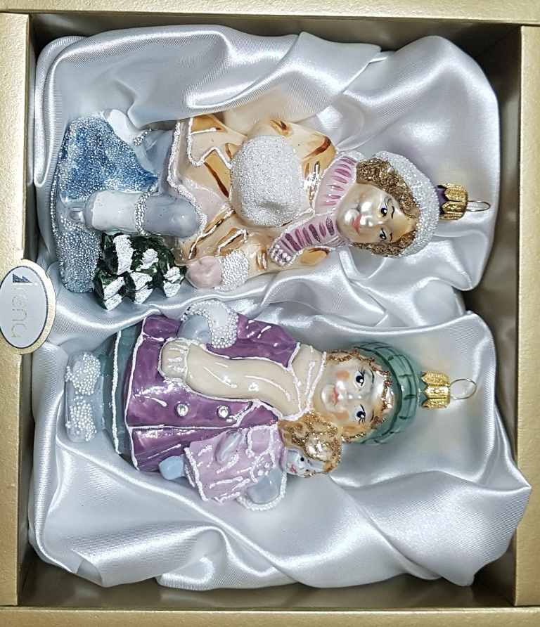 фото Набор ёлочных игрушек Девочка с куклой и мальчик на коньках