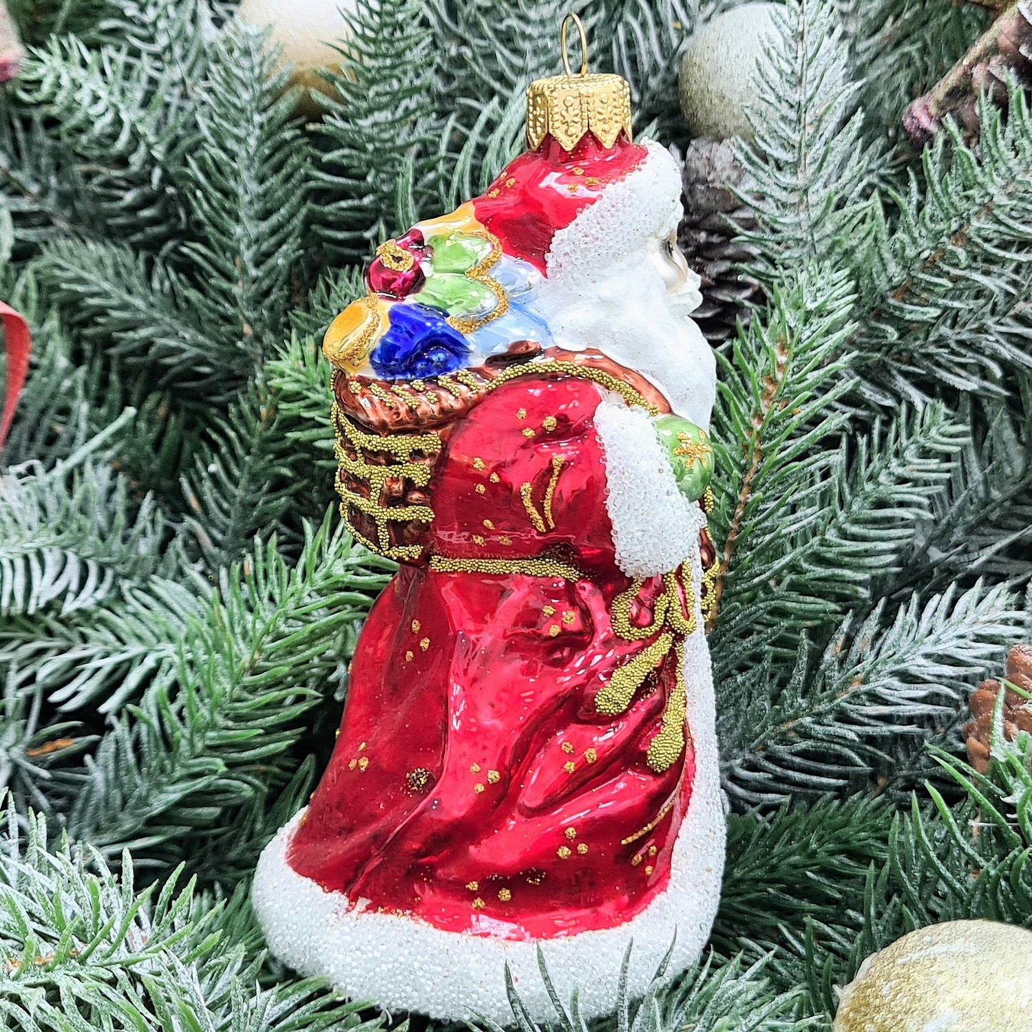 фото Стеклянная елочная игрушка Дед Мороз с подарками-2