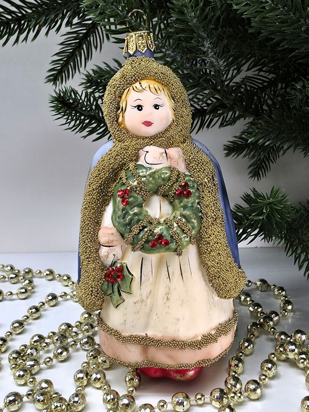 фото Стеклянная елочная игрушка Девочка с веночком винтаж