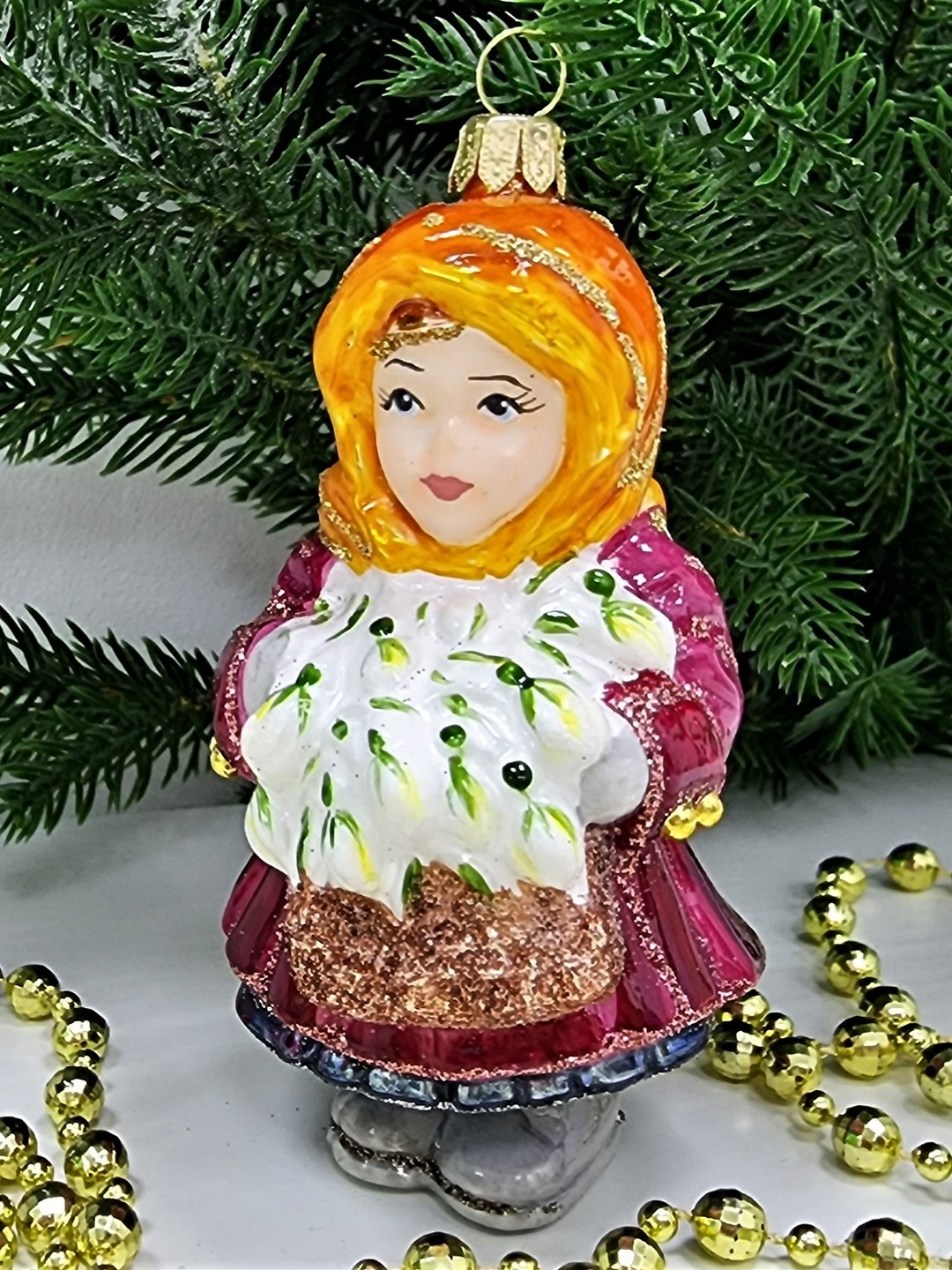фото Стеклянная елочная игрушка Девочка с подснежниками-3