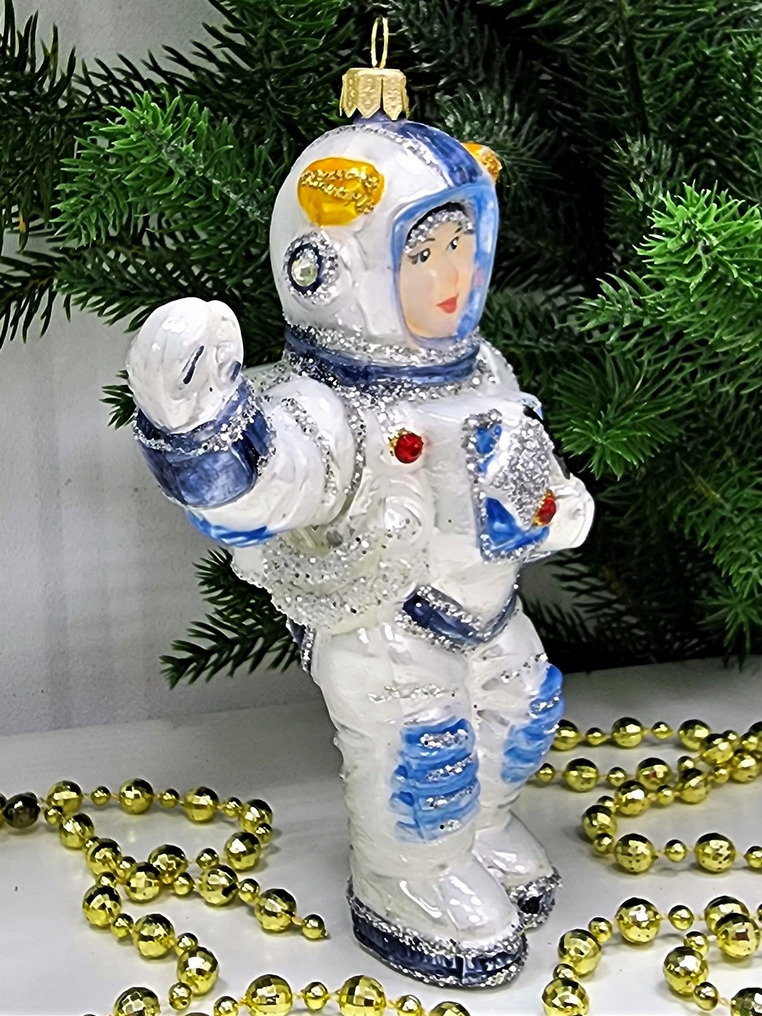 фото Стеклянная елочная игрушка Космонавт