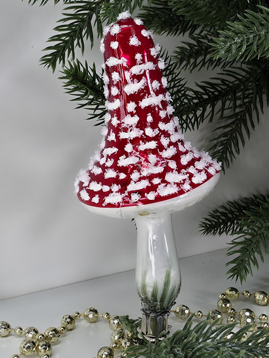 фото Стеклянная елочная игрушка Гриб мухомор на прищепке