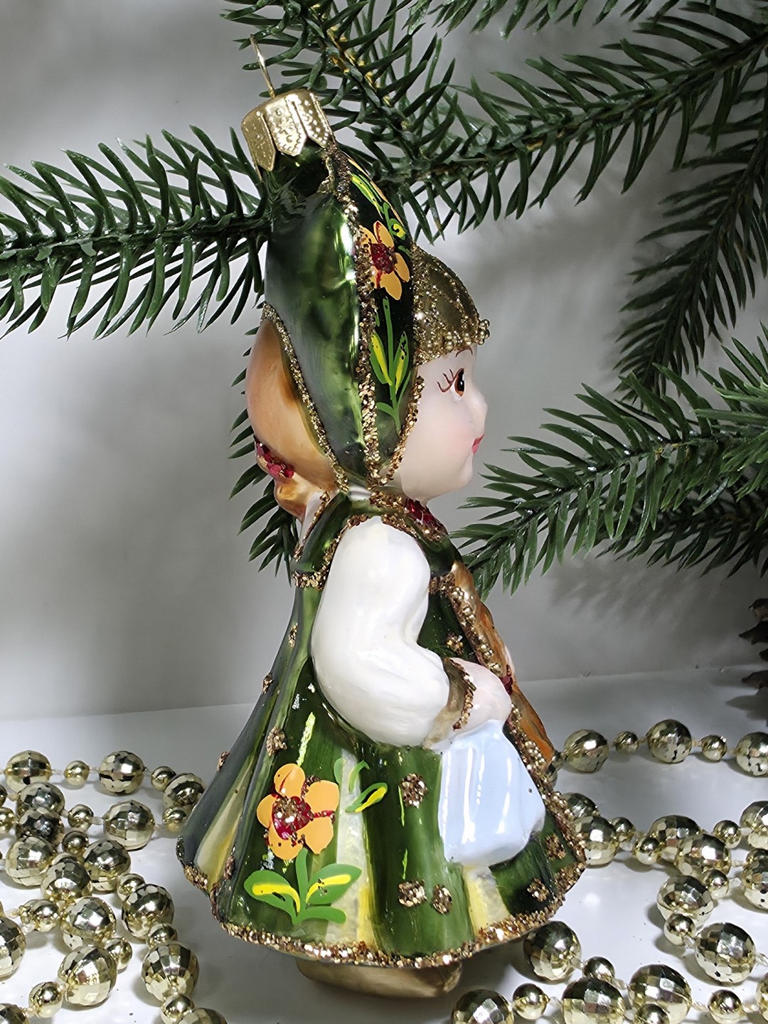 фото Стеклянная елочная игрушка Девочка в сарафане