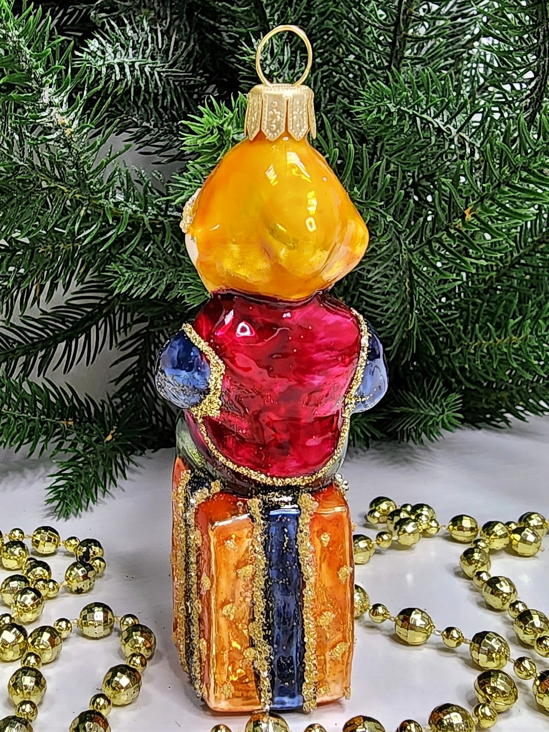 фото Стеклянная елочная игрушка Гном на подарке