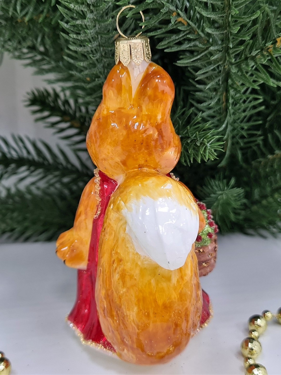фото Стеклянная елочная игрушка Белочка с корзинкой