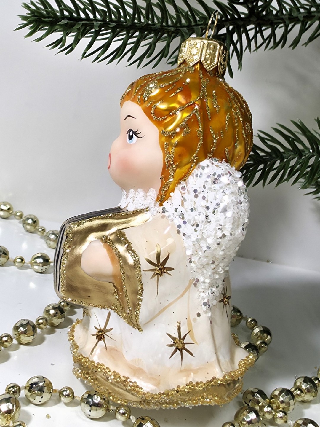 фото Стеклянная елочная игрушка Ангел с книгой