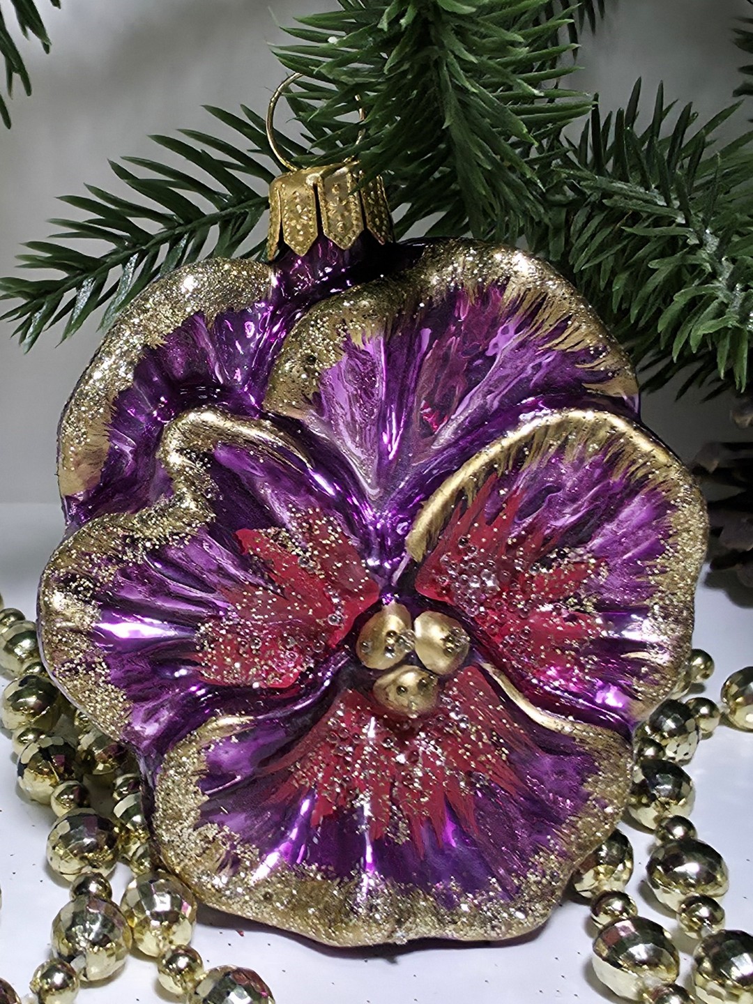 фото Стеклянная елочная игрушка Фиалка