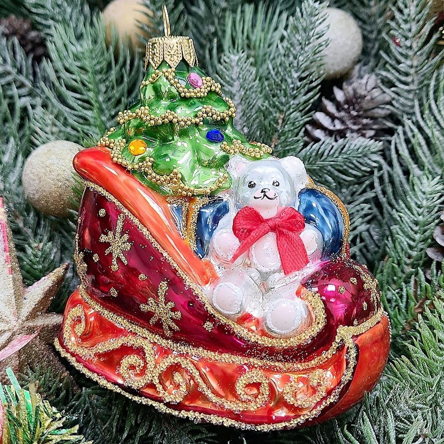 фото Стеклянная елочная игрушка Сани с подарками эмаль