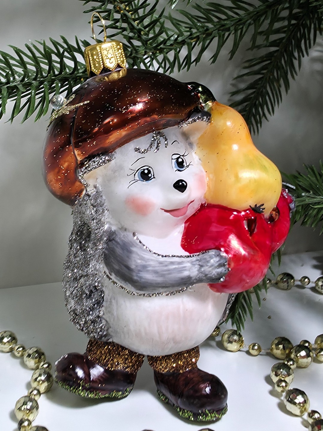 фото Стеклянная елочная игрушка Ежик с фруктами