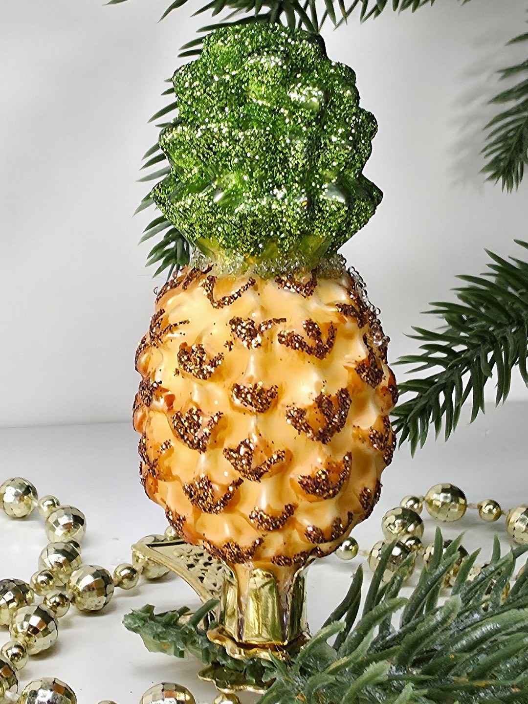 фото Стеклянная елочная игрушка Ананас на прищепке