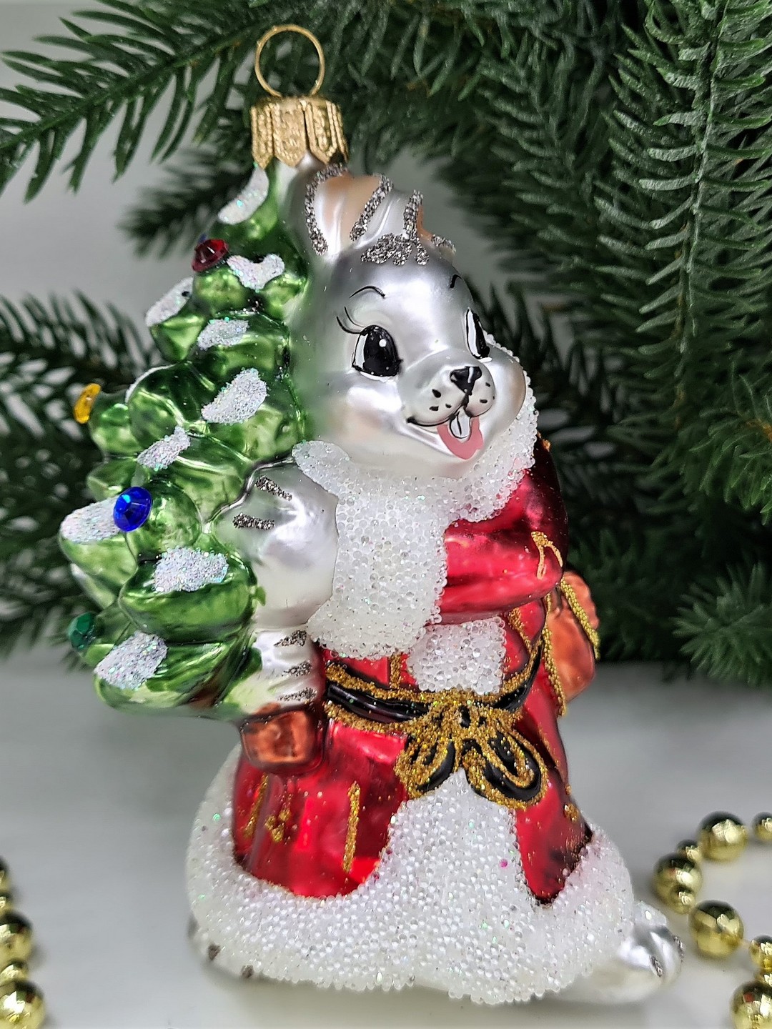 фото Стеклянная елочная игрушка Заяц с елкой