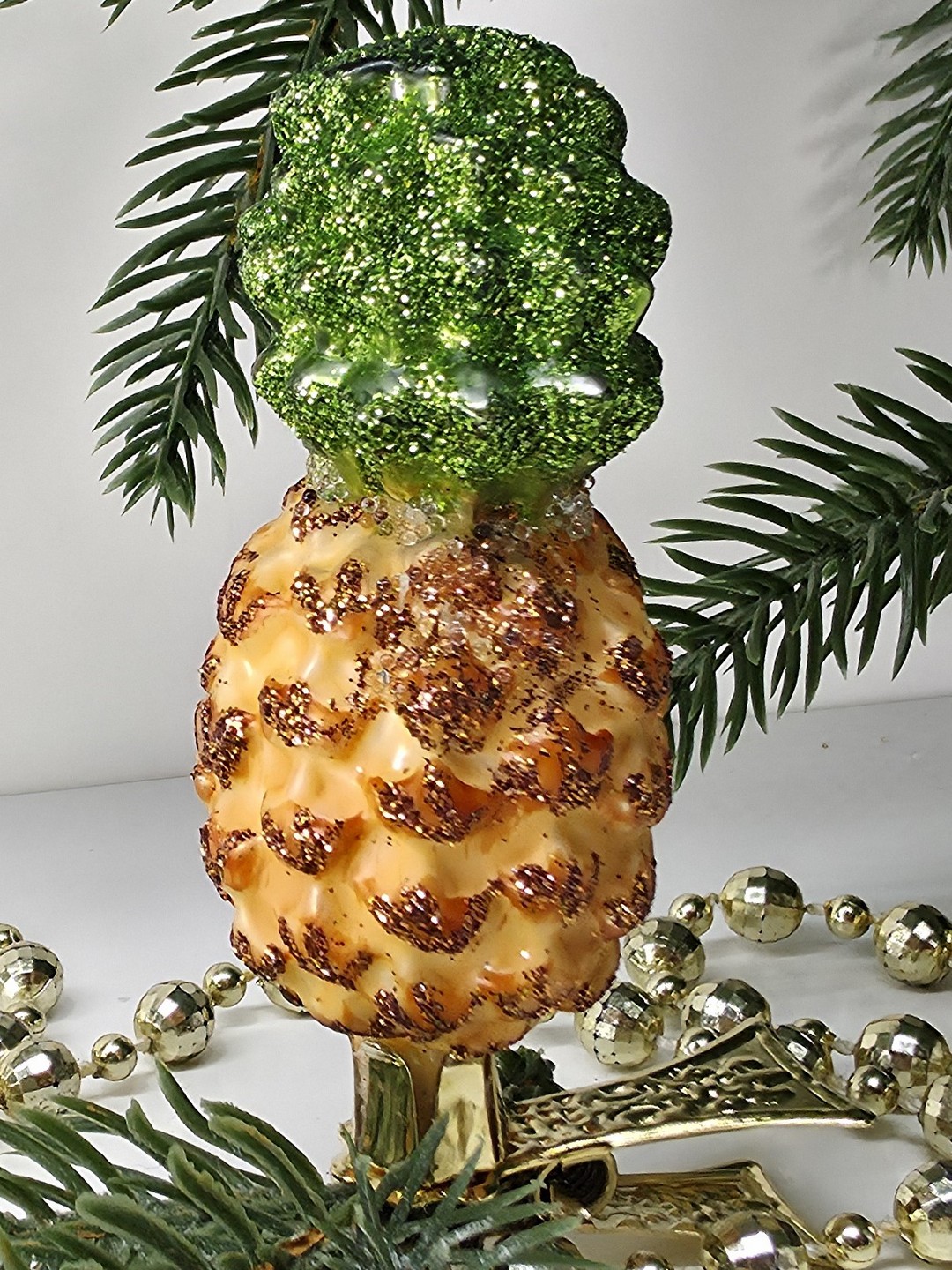 фото Стеклянная елочная игрушка Ананас на прищепке