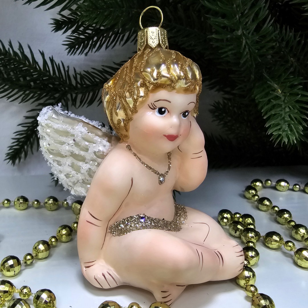 фото Стеклянная елочная игрушка Ангелочек сидит