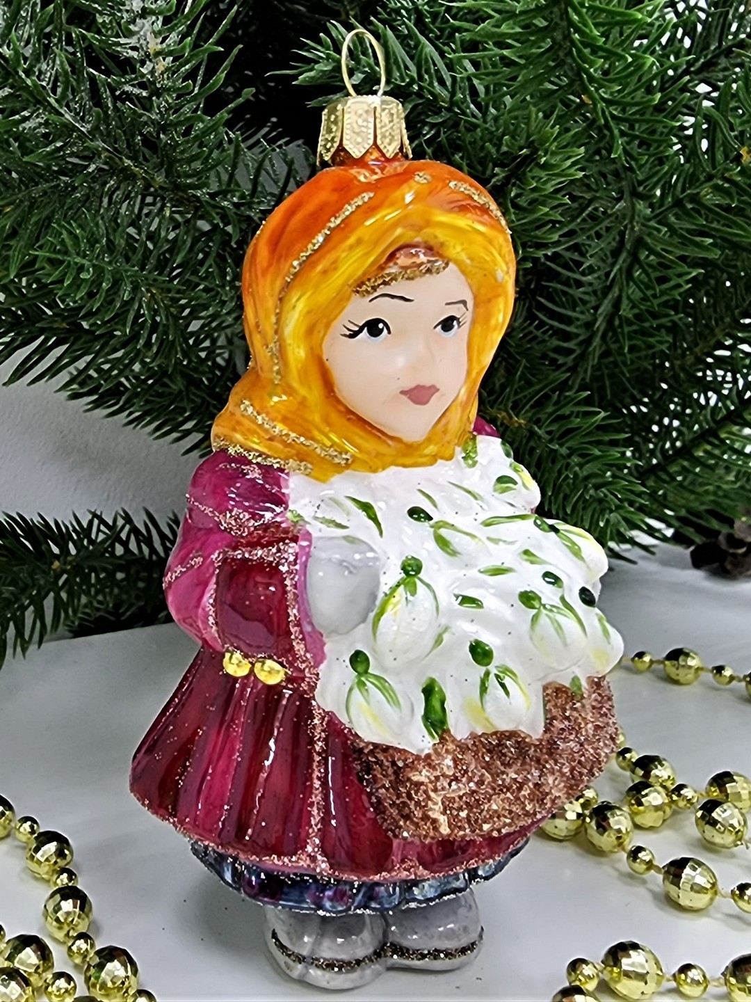 фото Стеклянная елочная игрушка Девочка с подснежниками-3