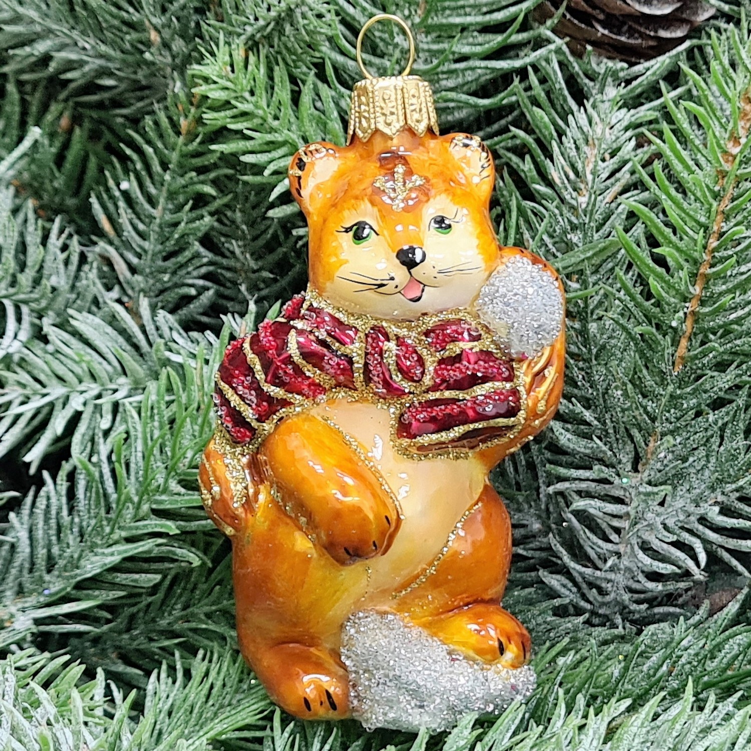 фото Стеклянная елочная игрушка Котик со снежком рыжий