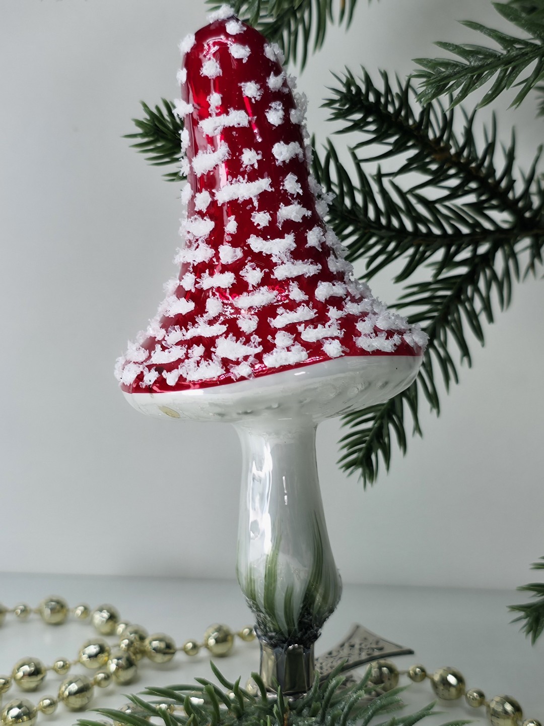 фото Стеклянная елочная игрушка Гриб мухомор на прищепке