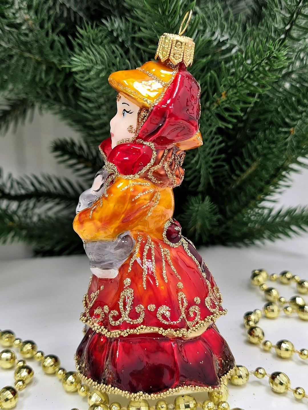 фото Стеклянная елочная игрушка Девочка с кроликом
