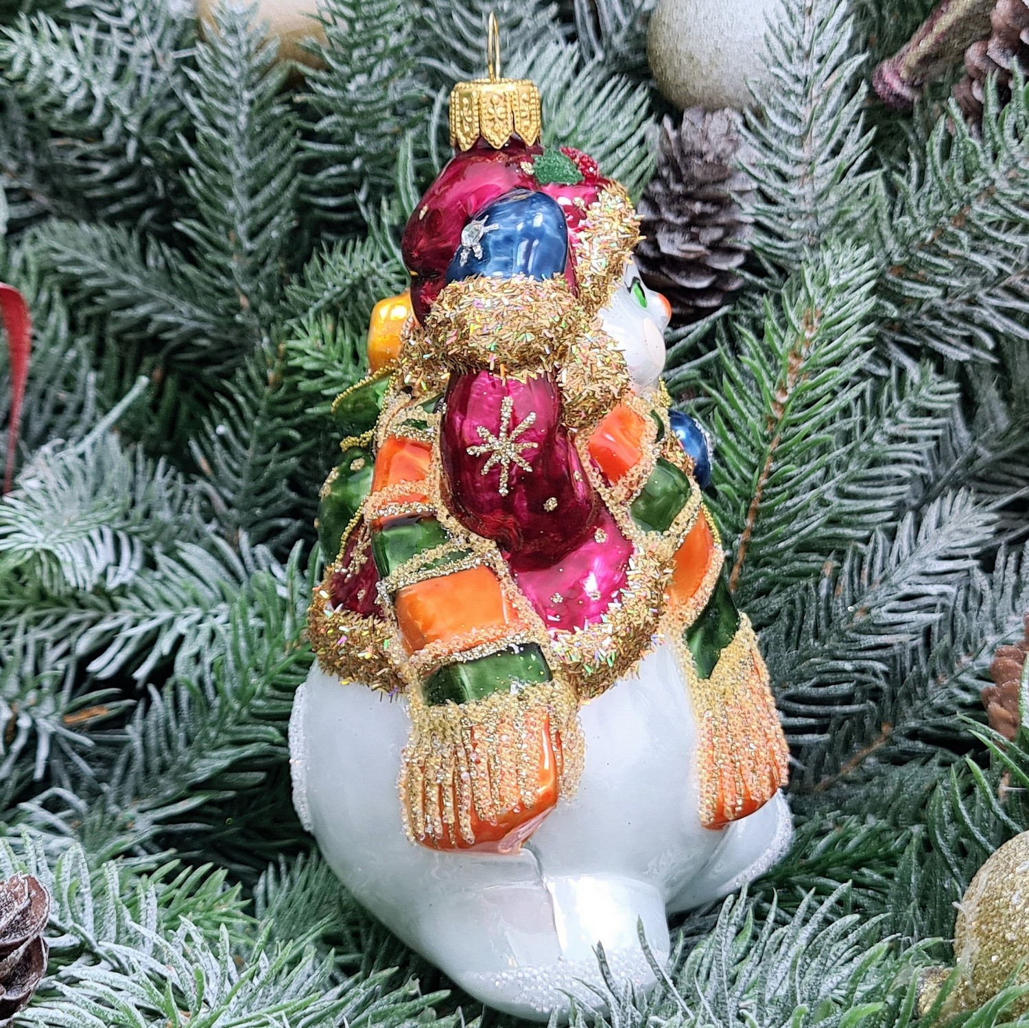 фото Стеклянная елочная игрушка Снеговик с подарками